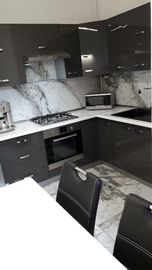 Monar City Center Apartment Free Parking Košice Buitenkant foto